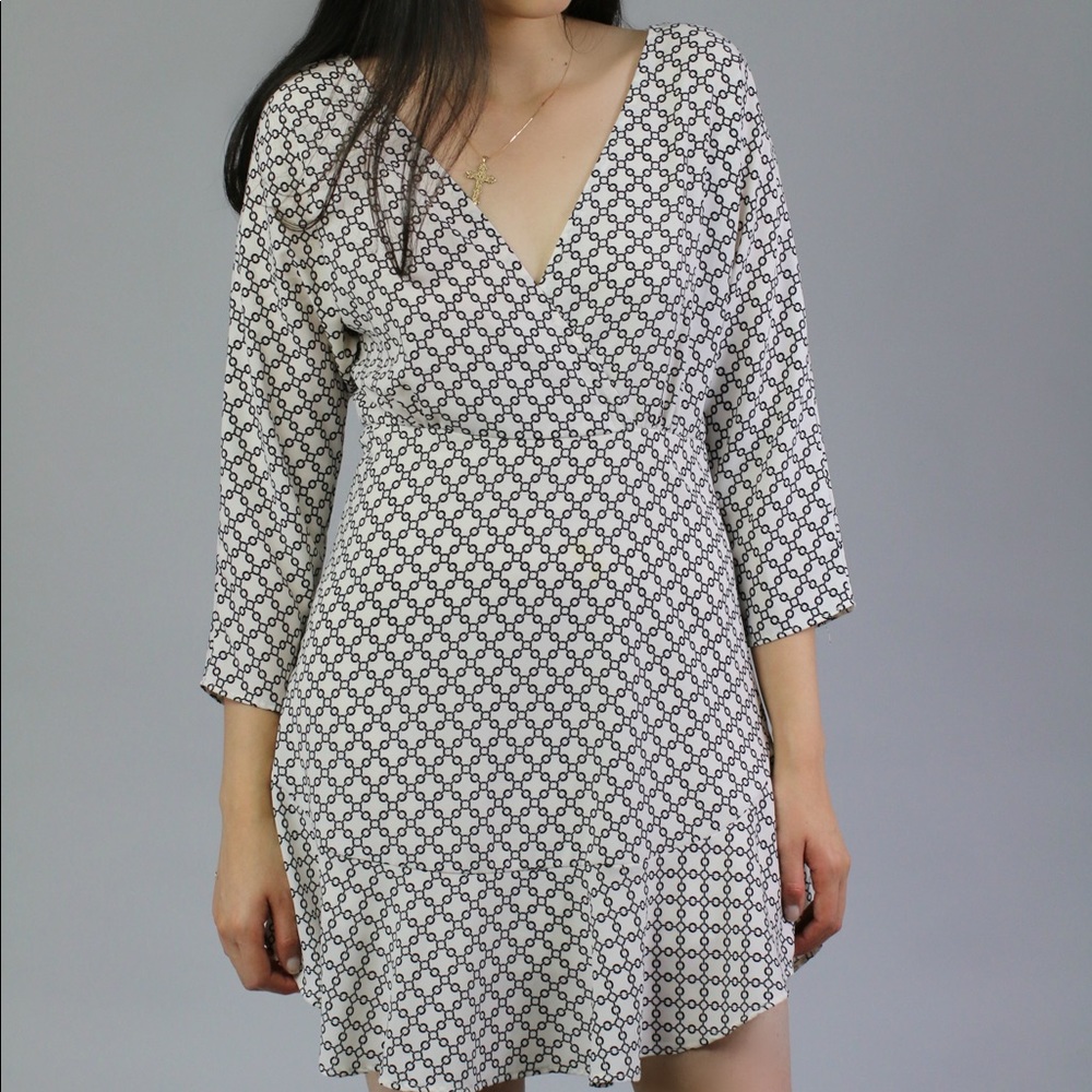 White print v neck flowy dress